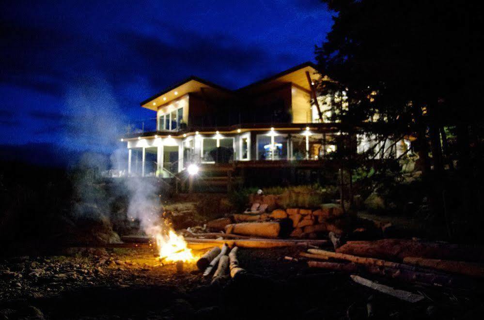 Pointhouse Suites On Sargeant Bay Halfmoon Bay Exteriör bild