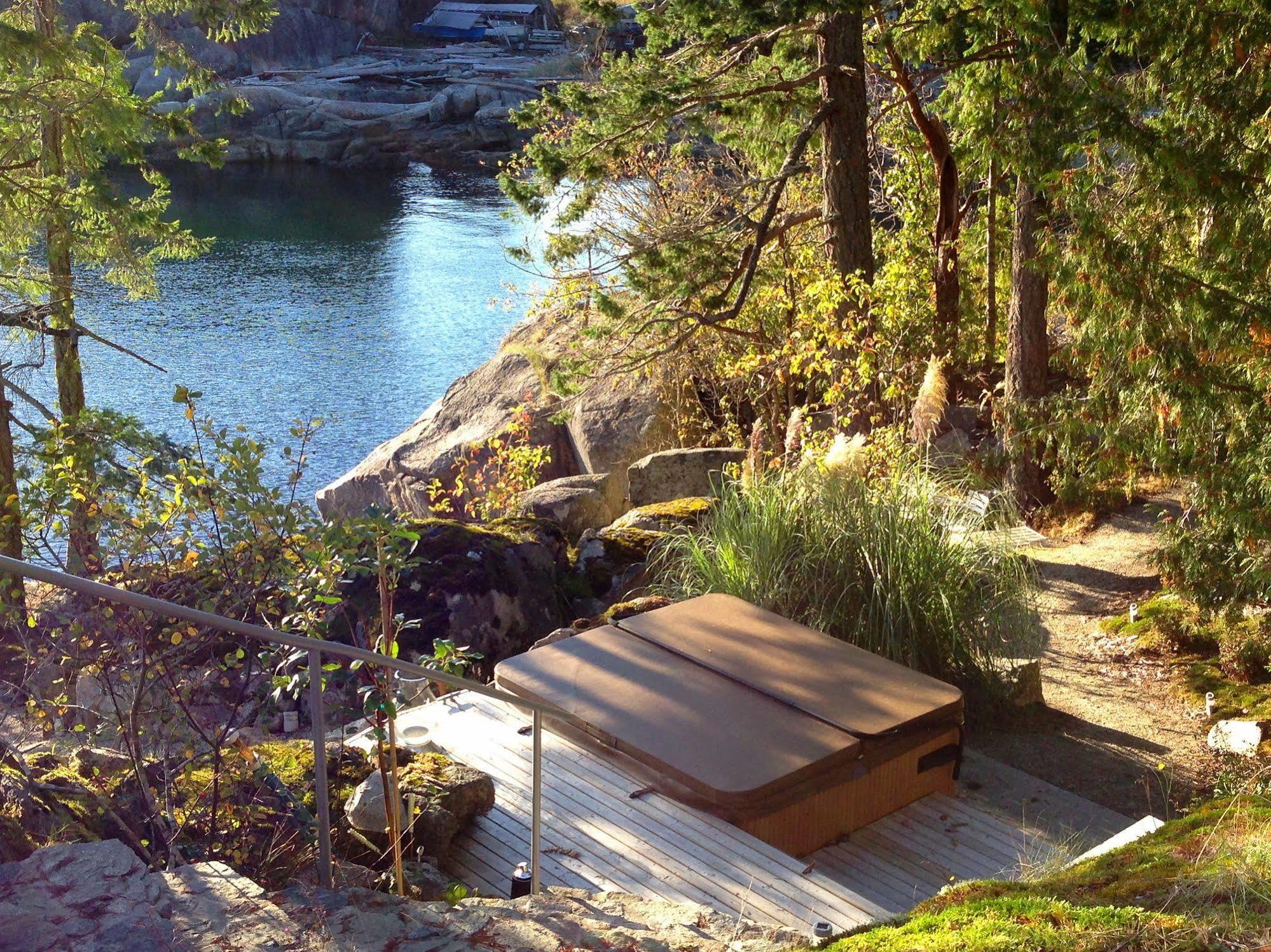 Pointhouse Suites On Sargeant Bay Halfmoon Bay Exteriör bild