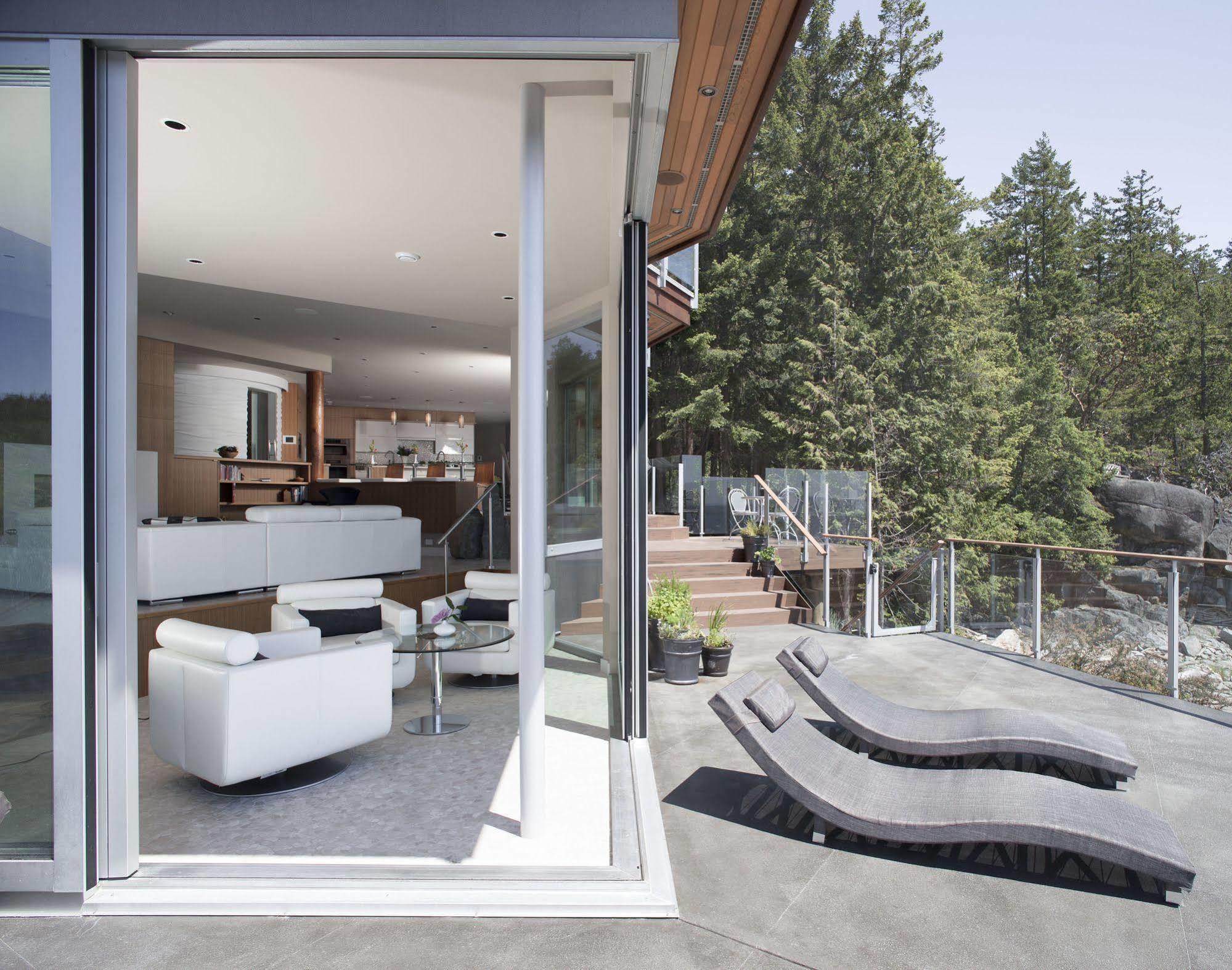 Pointhouse Suites On Sargeant Bay Halfmoon Bay Exteriör bild