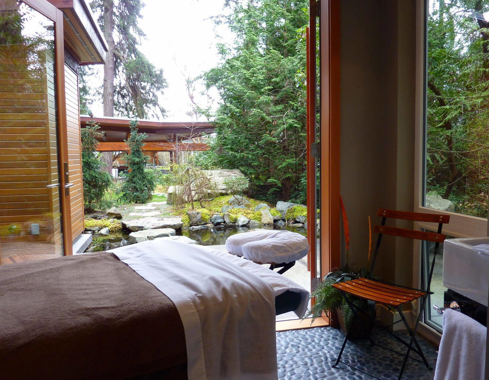 Pointhouse Suites On Sargeant Bay Halfmoon Bay Exteriör bild