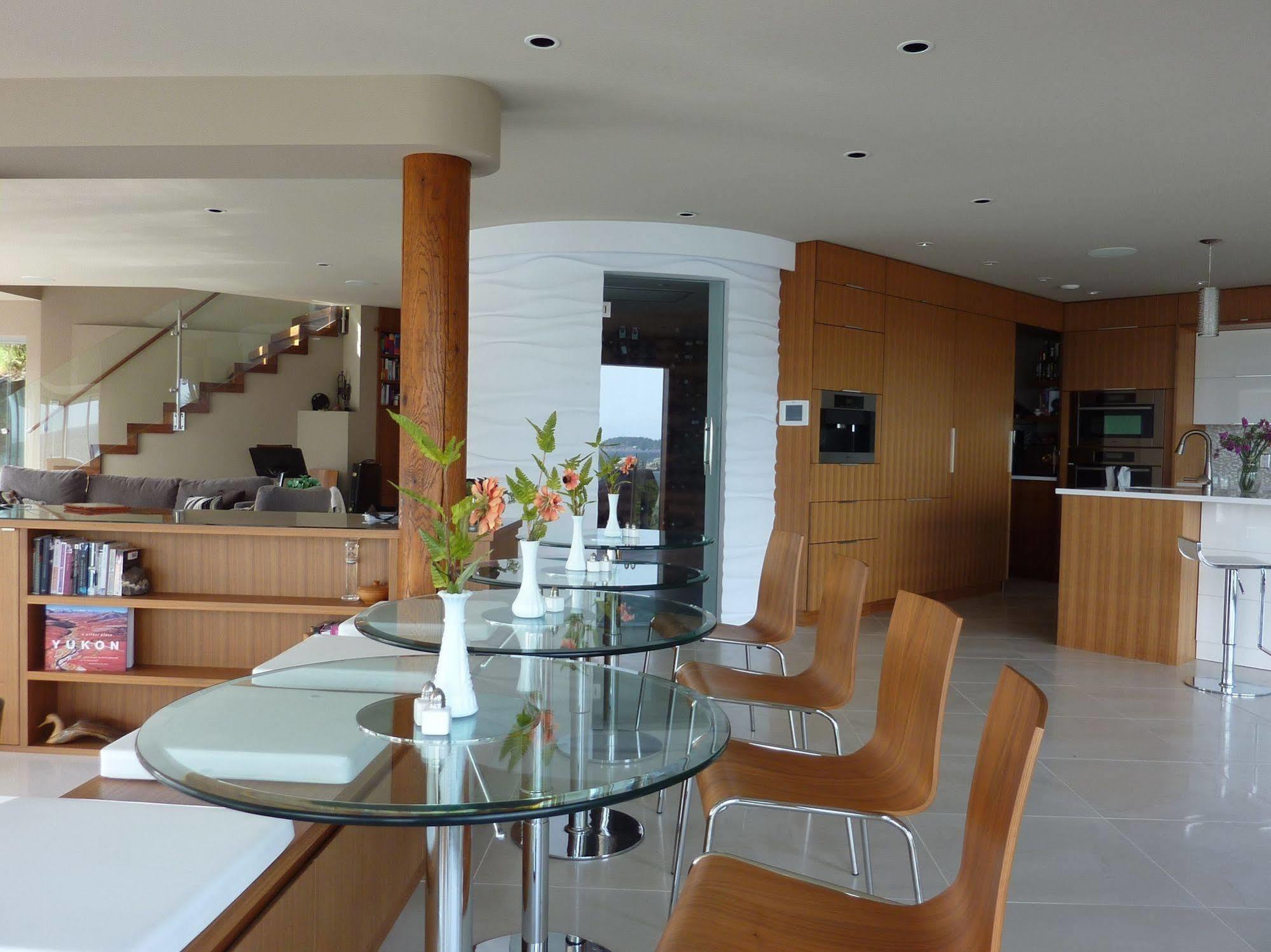 Pointhouse Suites On Sargeant Bay Halfmoon Bay Exteriör bild