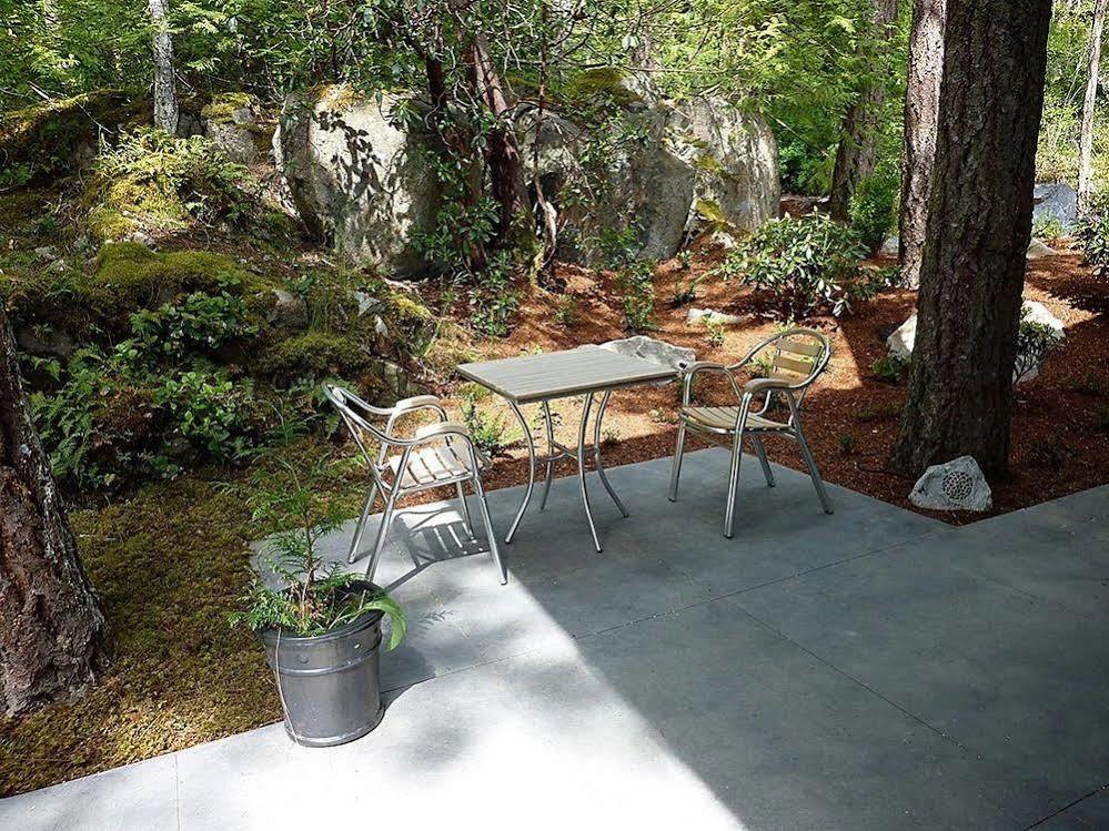 Pointhouse Suites On Sargeant Bay Halfmoon Bay Exteriör bild