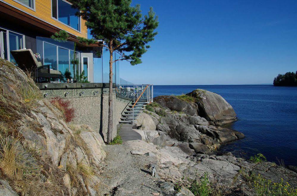 Pointhouse Suites On Sargeant Bay Halfmoon Bay Exteriör bild