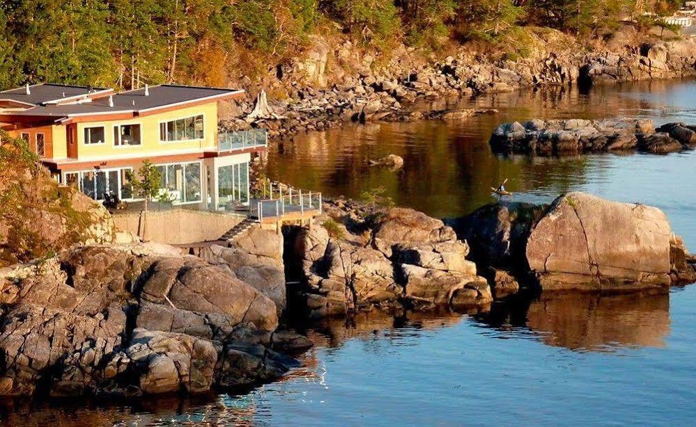 Pointhouse Suites On Sargeant Bay Halfmoon Bay Exteriör bild
